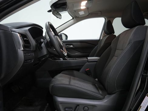 Used 2024 Nissan Rogue SV FWD image 11