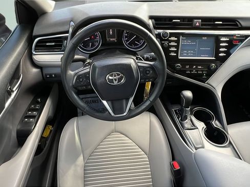 Used 2018 Toyota Camry SE FWD image 11