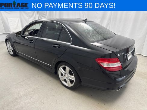 Used 2011 Mercedes-Benz C 300 4MATIC Sedan image 4