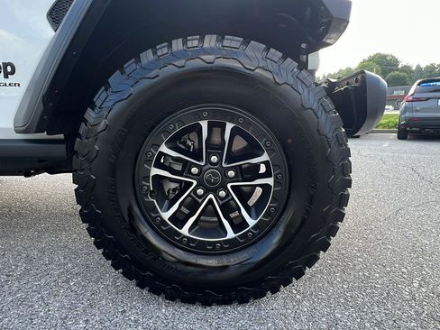 Used 2025 Jeep Wrangler Sport AWD/4WD image 11