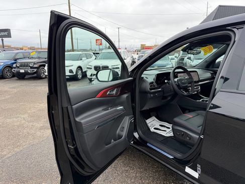 Used 2026 Chevrolet Traverse RS image 12