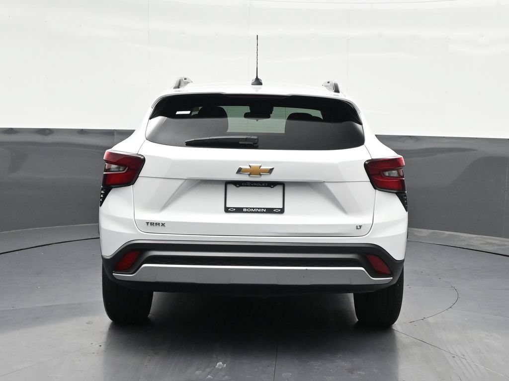 Used 2025 Chevrolet Trax LT FWD image 4