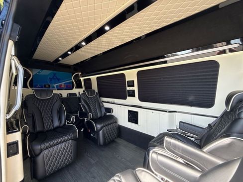 Used 2019 Mercedes-Benz Sprinter 170 w/ Driver Convenience Package image 26