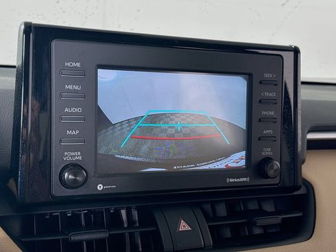 Used 2021 Toyota RAV4 LE FWD image 16