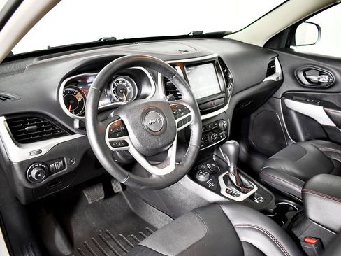 Used 2017 Jeep Cherokee Trailhawk w/ Comfort/Convenience Group image 22