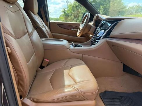 Used 2017 Cadillac Escalade Platinum AWD/4WD image 8