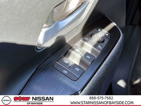 Used 2025 Nissan Kicks SV w/ SV Premium Package image 16