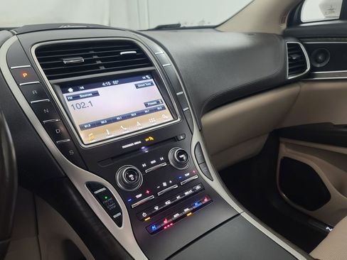 Used 2019 Lincoln Nautilus Reserve w/ Driver Assistance Package image 39