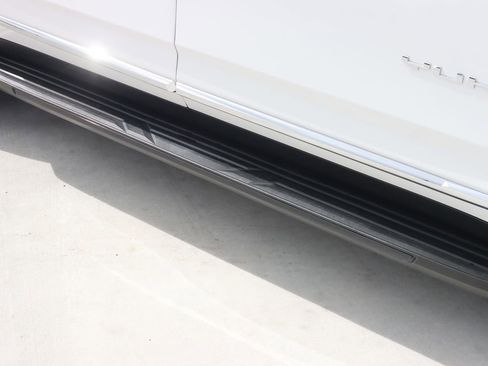 Used 2021 GMC Yukon XL SLT image 10