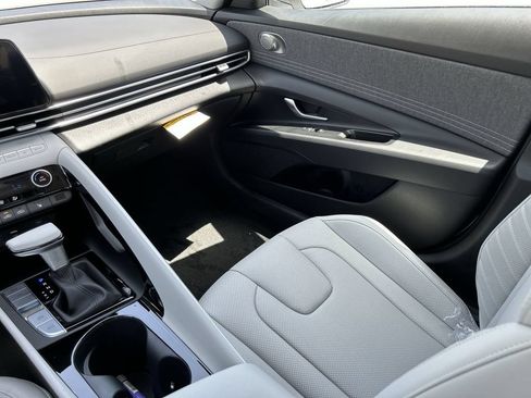 New 2025 Hyundai Elantra Limited FWD image 6