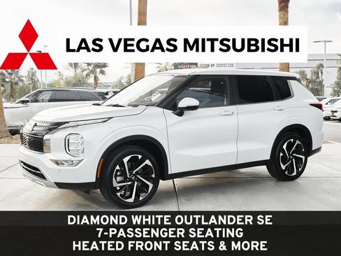 Used 2024 Mitsubishi Outlander SE image 1
