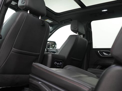 Used 2022 Chevrolet Suburban RST w/ Luxury Package AWD/4WD image 16