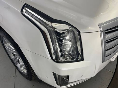 Used 2017 Cadillac Escalade Platinum image 37