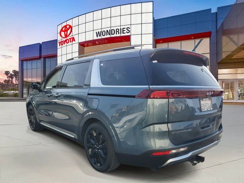 Used 2022 Kia Carnival SX Prestige image 3