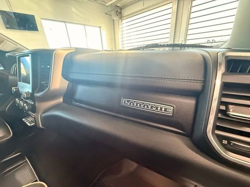 Used 2022 RAM 1500 Laramie AWD/4WD image 18