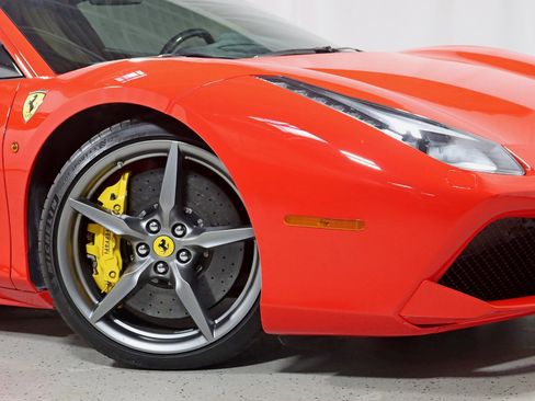 Used 2018 Ferrari 488 GTB image 5