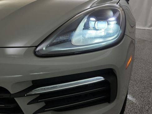 Used 2023 Porsche Cayenne Platinum Edition AWD/4WD image 35
