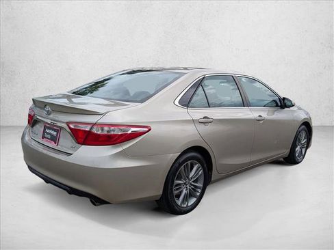 Used 2015 Toyota Camry SE w/ Moonroof Package image 5