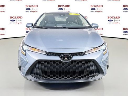 Used 2022 Toyota Corolla LE FWD image 2