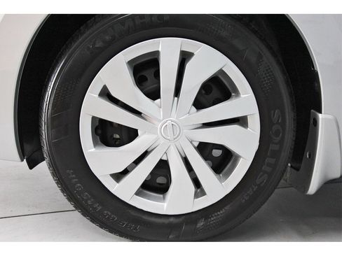 Used 2025 Nissan Versa S w/ Trunk Package image 29