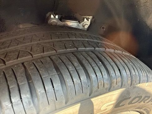 Used 2025 Ford Explorer ST AWD/4WD image 38