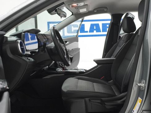 Used 2026 Chevrolet Trax LT w/ Driver Confidence Package FWD image 5