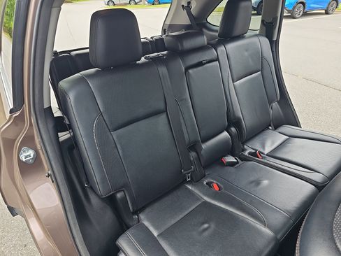Used 2017 Toyota Highlander Limited FWD image 12