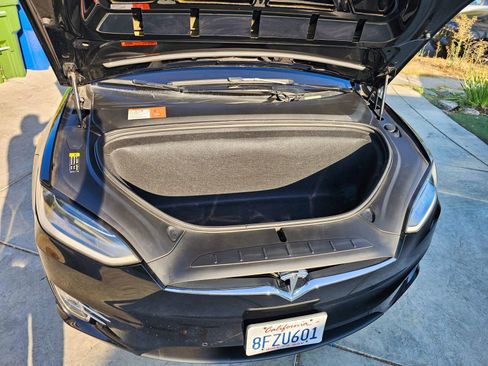 Used 2018 Tesla Model X 75D image 9