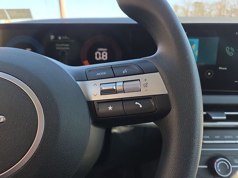 Used 2025 Hyundai Tucson SE image 19