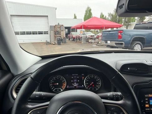Used 2017 Jeep Renegade Trailhawk AWD/4WD image 18