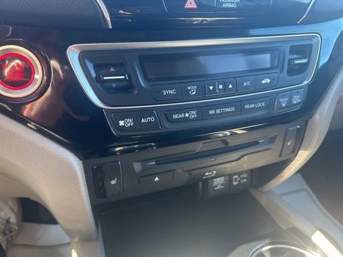 Used 2021 Honda Pilot Touring image 24