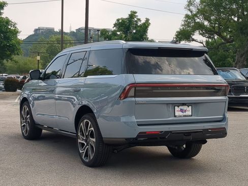 New 2026 Lincoln Navigator Reserve AWD/4WD image 5