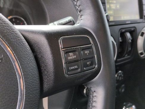 Used 2016 Jeep Wrangler Unlimited Sahara w/ Connectivity Group AWD/4WD image 14
