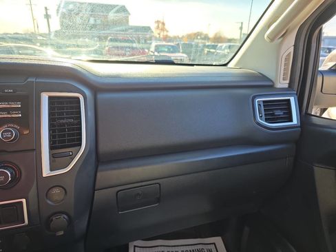 Used 2017 Nissan Titan S image 20