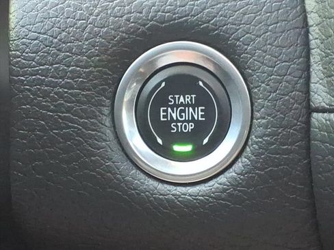 Used 2024 GMC Yukon XL Denali AWD/4WD image 27