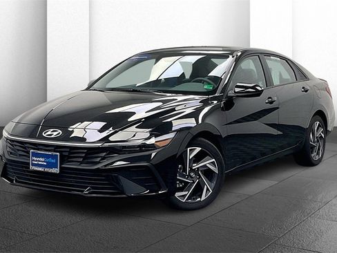 Certified 2025 Hyundai Elantra Sport image 10