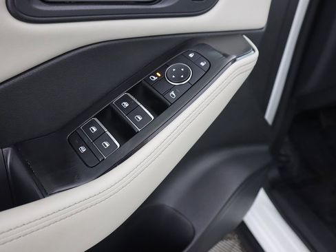 Used 2023 Nissan Rogue SL w/ SL Premium Package image 39