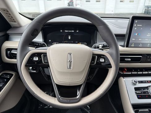 Used 2023 Lincoln Aviator AWD w/ Premium Package image 22