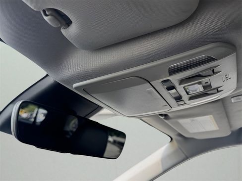 Used 2023 Toyota Highlander XLE image 27