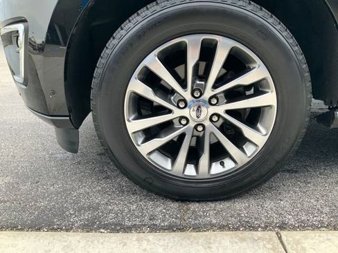 Used 2018 Ford Expedition Limited w/ Equipment Group 301A AWD/4WD image 10