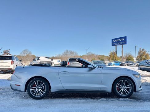 Used 2017 Ford Mustang Premium image 4