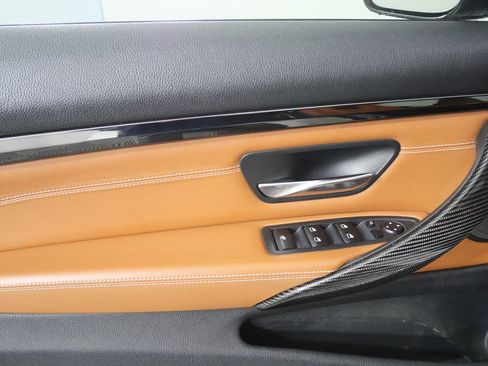 Used 2016 BMW M4 Convertible image 8