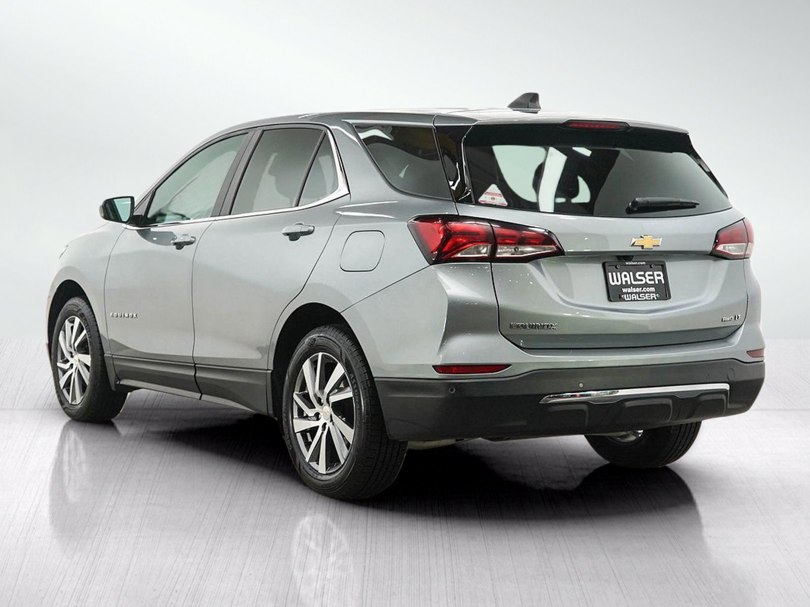 Used 2023 Chevrolet Equinox LT AWD/4WD image 3