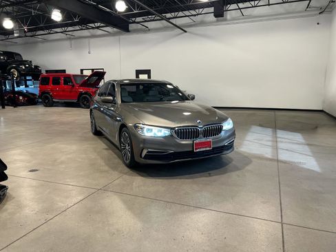 Used 2019 BMW 530e xDrive w/ Premium Package image 1