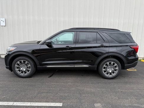 New 2025 Ford Explorer Active w/ Active Comfort Package image 3
