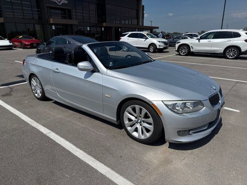 Used 2013 BMW 328i Convertible RWD image 2