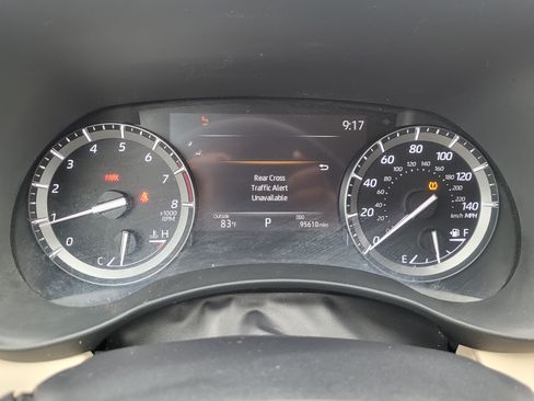 Used 2020 Toyota Highlander XLE AWD/4WD image 14