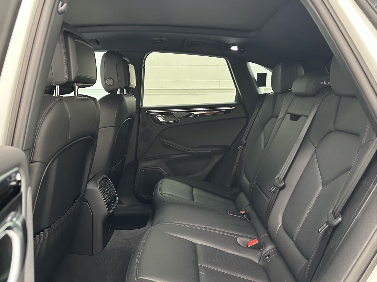 Used 2023 Porsche Macan S AWD/4WD image 15