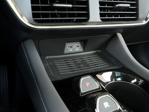 New 2025 VinFast VF 8 Plus AWD/4WD image 14
