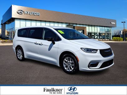 Used 2024 Chrysler Pacifica Touring-L